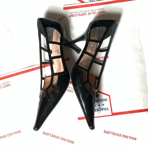 Prada | Rounded Pointed Toe Black Heels - Picture 6 of 8